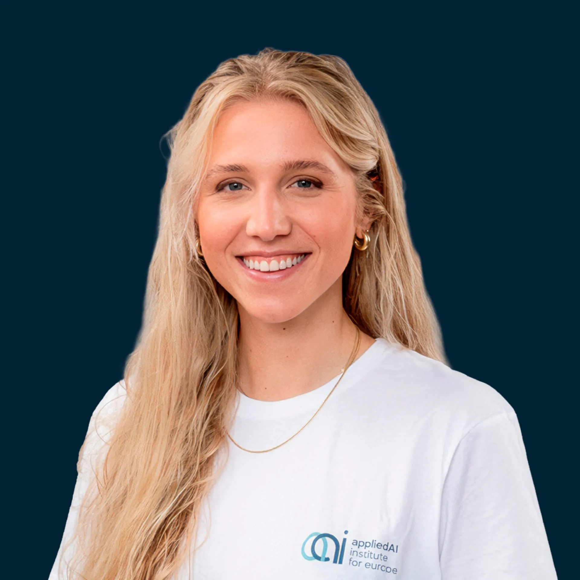 Claudia baumgartner auf blau