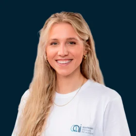 Claudia baumgartner auf blau